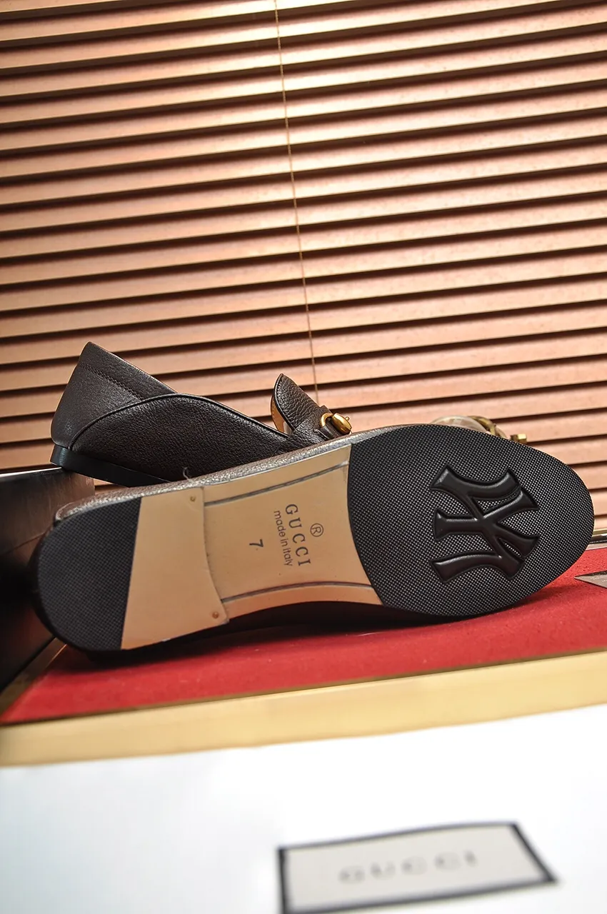 Men's shoes 💰520💶【GUCCI】 (High-end Niuli) New 🍀Gucci* - top version Gucci Peas shoes! Made of imported original cowhide, the inner top layer is comfortable cowhide lining! Original wear-resistant rubber outsole! High quality products! Code number 38-44!
